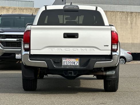 Used 2018 Toyota Tacoma TRD Off-Road image 8