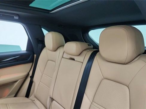 Used 2022 Porsche Cayenne image 29