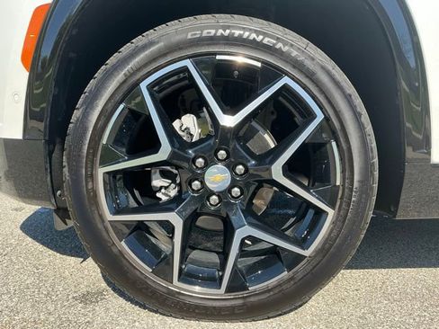 Used 2025 Chevrolet Traverse High Country AWD/4WD image 14