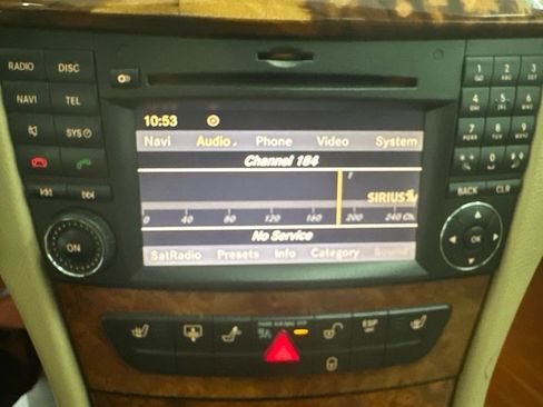 Used 2009 Mercedes-Benz E 350 Sedan image 19