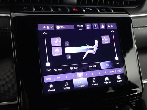 Used 2025 Jeep Grand Cherokee Altitude RWD image 34