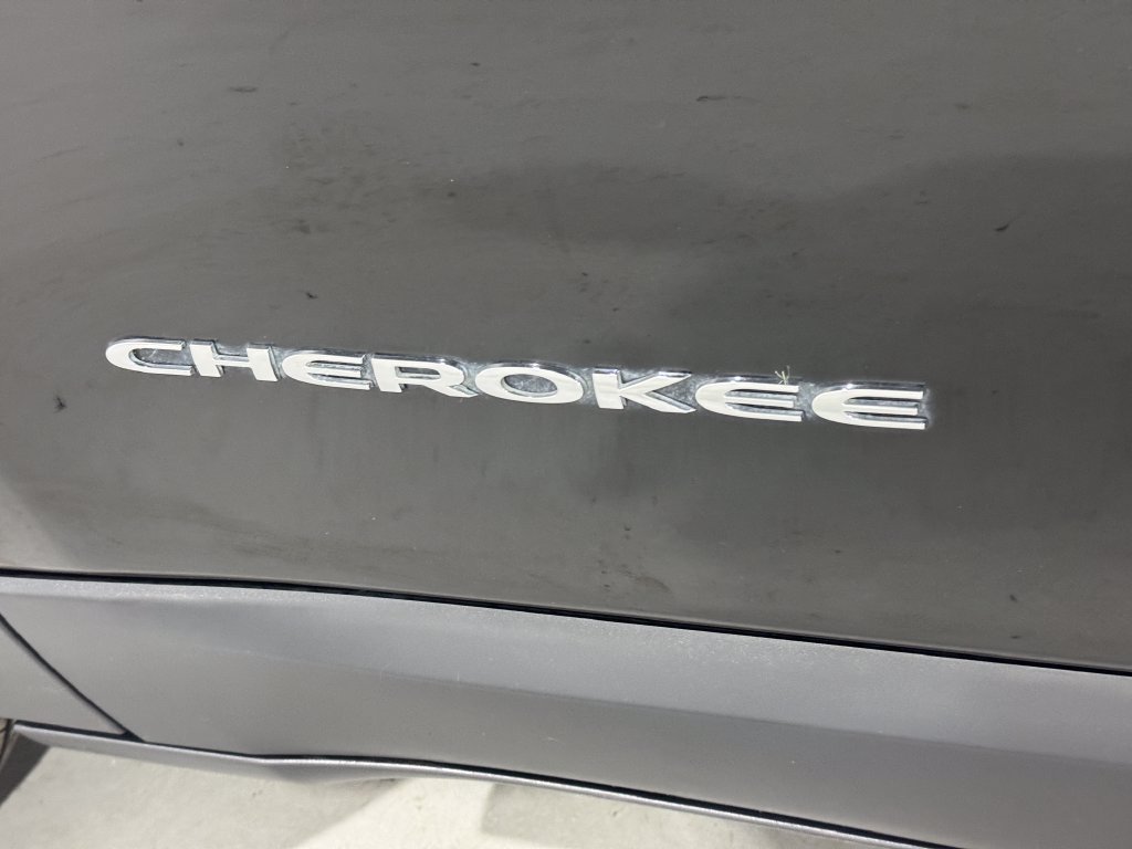 Used 2022 Jeep Cherokee Limited AWD/4WD image 33