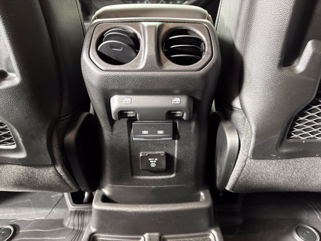 Used 2026 Jeep Wrangler Unlimited Sahara AWD/4WD image 13
