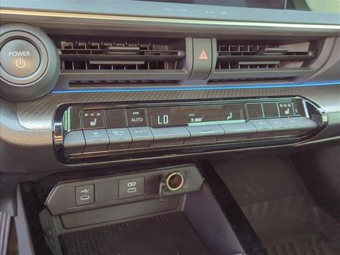 Certified 2025 Toyota Prius XLE FWD image 18