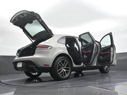Certified 2024 Porsche Macan AWD/4WD image 27