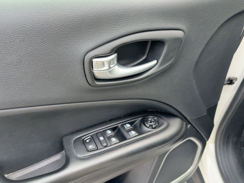 Used 2021 Jeep Compass Latitude image 8