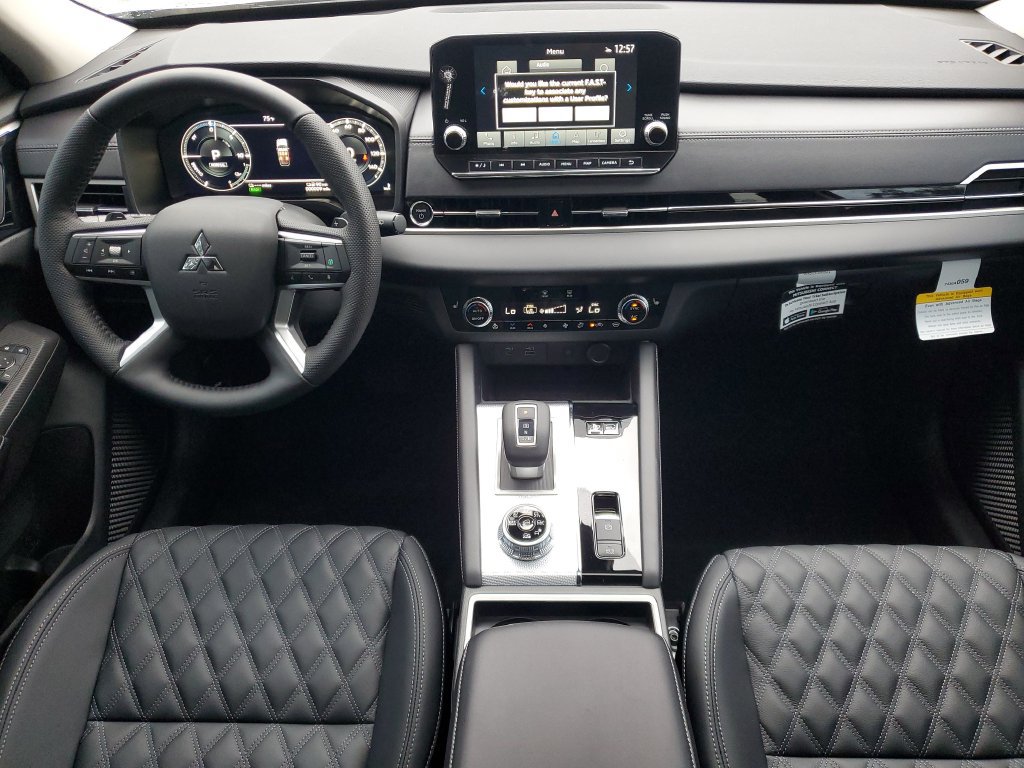 Used 2025 Mitsubishi Outlander SEL AWD/4WD image 9