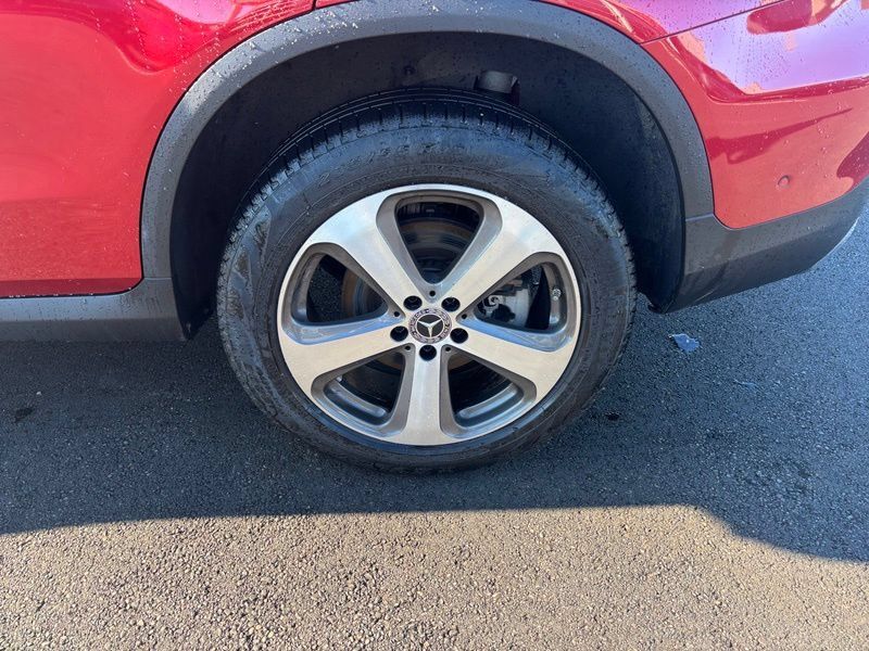 Used 2021 Mercedes-Benz GLC 300 4MATIC image 17
