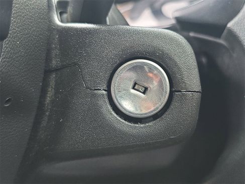 Used 2018 GMC Canyon SLT w/ Driver Alert Package image 17