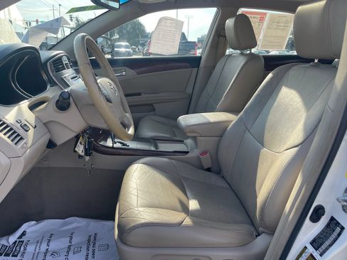 Used 2011 Toyota Avalon FWD image 27
