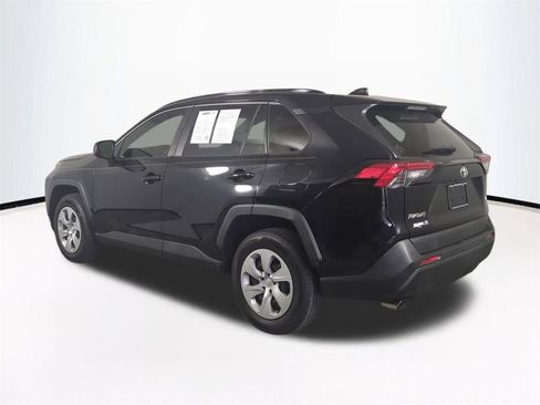 Used 2019 Toyota RAV4 LE FWD image 7
