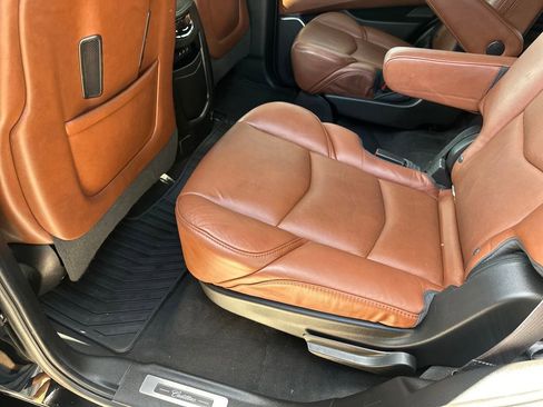 Used 2017 Cadillac Escalade Premium Luxury RWD image 33