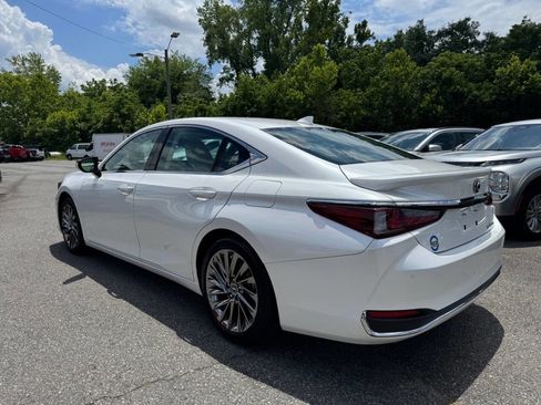 Used 2024 Lexus ES 300h Ultra Luxury w/ Accessory Package (Z2) FWD image 6
