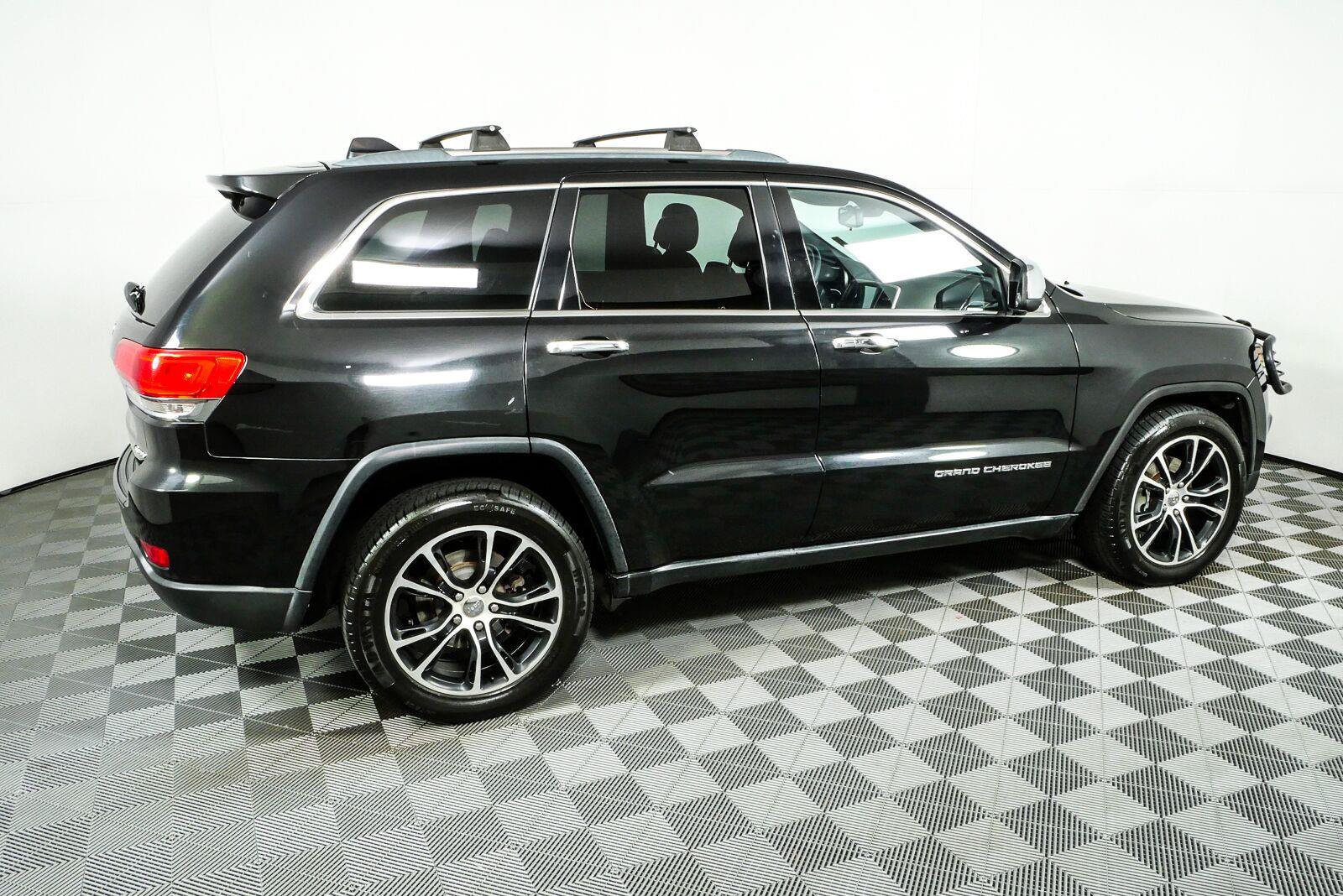 Used 2015 Jeep Grand Cherokee Laredo w/ Quick Order Package 23E RWD image 2