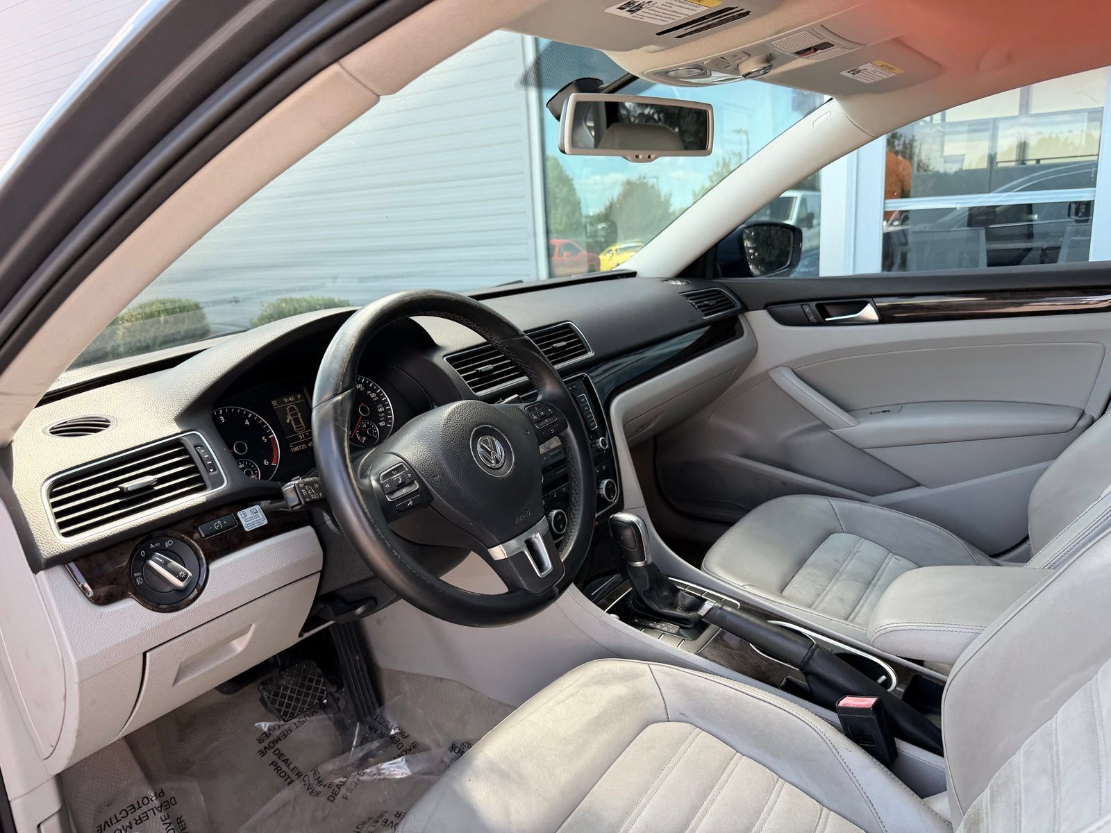 Used 2015 Volkswagen Passat TDI SEL Premium FWD image 13