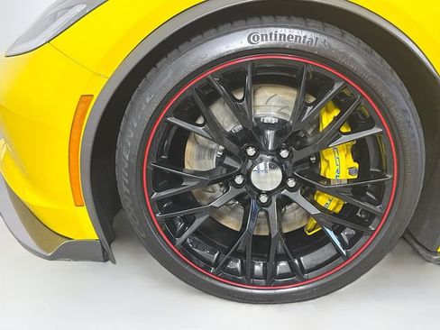 Used 2015 Chevrolet Corvette Z06 w/ 3LZ Preferred Equipment Group RWD image 29