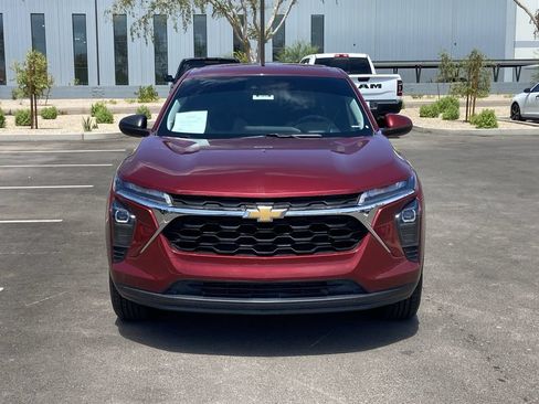 Used 2024 Chevrolet Trax LS w/ LS Convenience Package FWD image 3