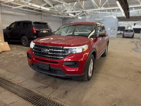 Used 2023 Ford Explorer XLT AWD/4WD image 1
