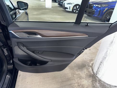 Used 2023 BMW 540i w/ Premium Package image 11