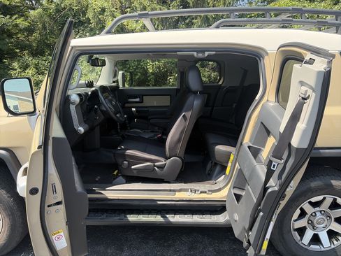Used 2014 Toyota FJ Cruiser 4WD w/ Upgrade Package image 20