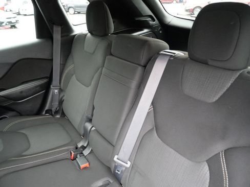 Used 2016 Jeep Cherokee Latitude w/ Safety/Convenience Group AWD/4WD image 25