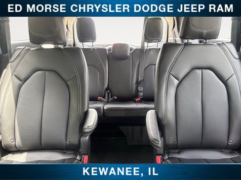 New 2027 Chrysler Pacifica Select FWD image 13