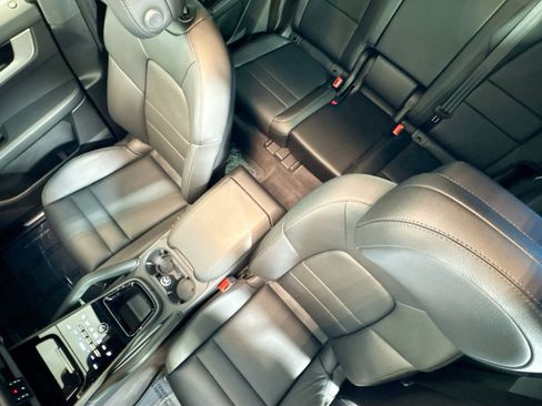 Used 2025 Porsche Cayenne image 19