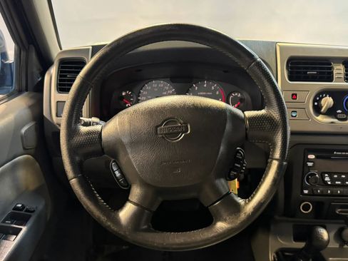 Used 2001 Nissan Frontier SE AWD/4WD image 10