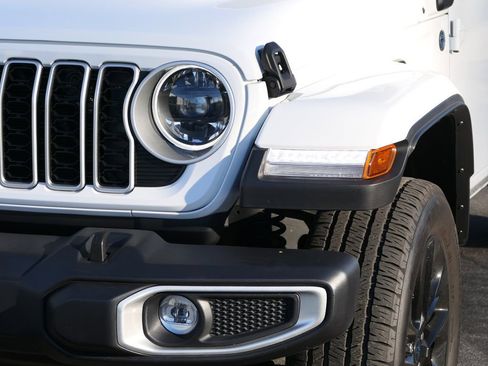 Used 2025 Jeep Wrangler Unlimited Sahara image 10