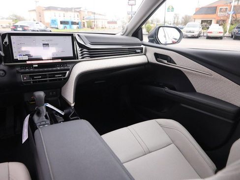 Used 2026 Toyota Camry XLE w/ Premium Plus Package image 25