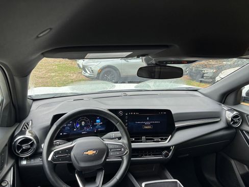 Used 2025 Chevrolet Equinox LT image 34