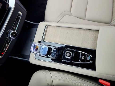 New 2026 Volvo XC90 T8 Plus w/ Protection Package Premier AWD/4WD image 26