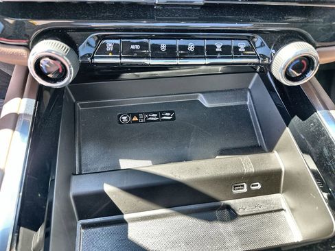 Certified 2025 Chevrolet Tahoe High Country w/ Sun And Tow Package image 35