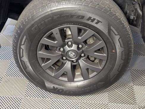 Used 2021 Toyota Tacoma SR5 RWD image 8