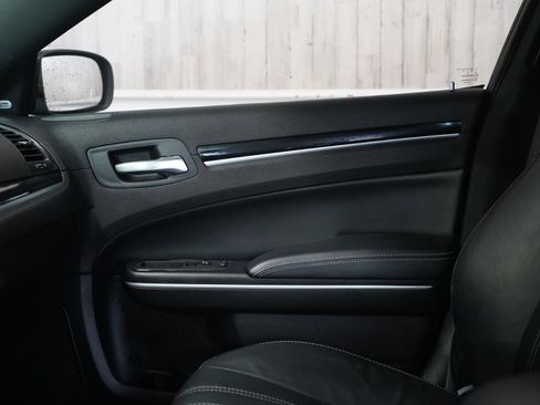 Used 2019 Chrysler 300 S AWD/4WD image 31