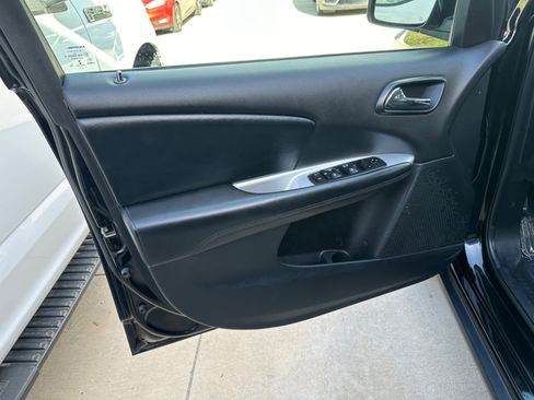 Used 2019 Dodge Journey SE image 29