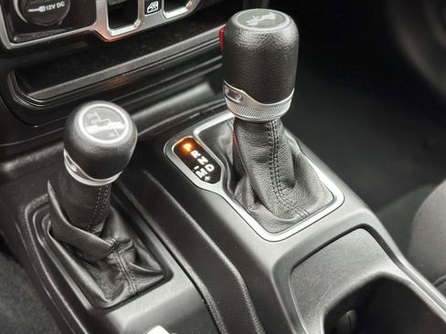 Used 2022 Jeep Wrangler Unlimited Sport AWD/4WD image 13