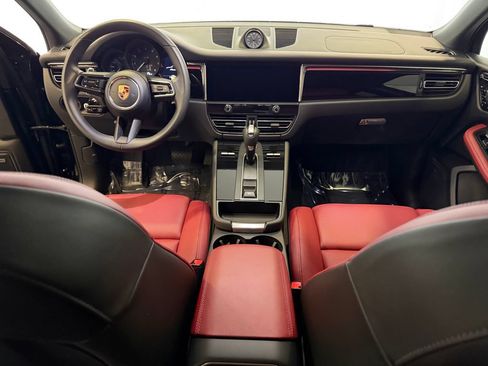 Certified 2026 Porsche Macan AWD/4WD image 17