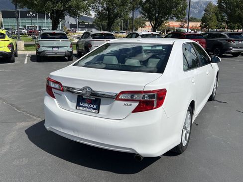 Used 2014 Toyota Camry XLE w/ Leather Package FWD image 17
