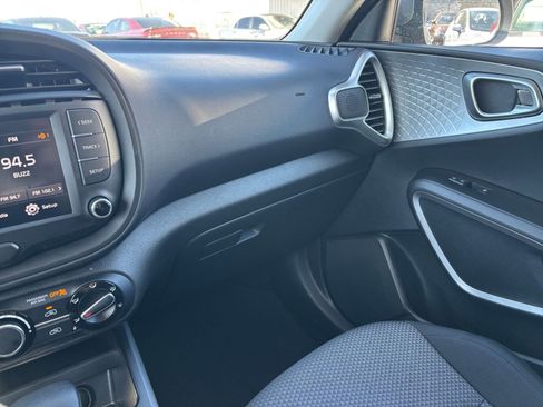 Used 2025 Kia Soul LX w/ LX Technology Package image 33