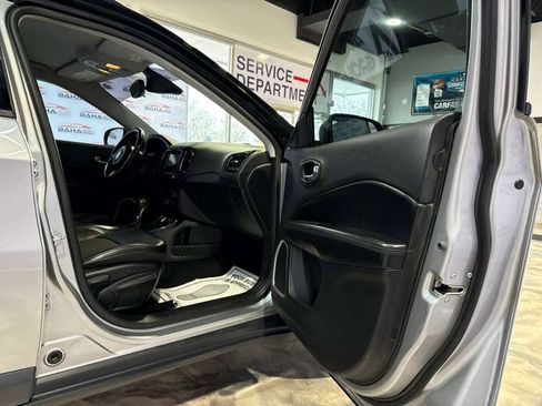 Used 2019 Jeep Compass Latitude FWD image 48