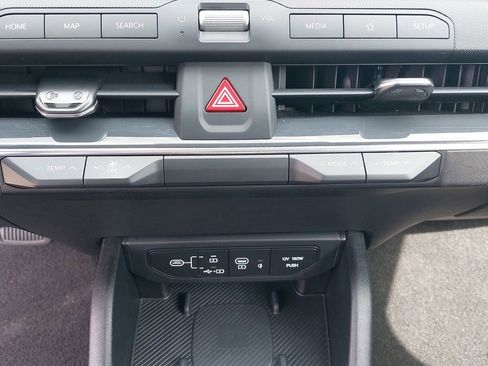 Used 2025 Kia K4 EX image 17