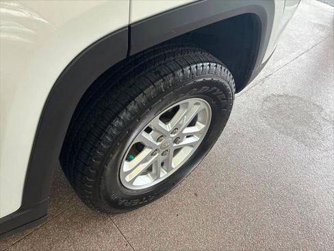 Certified 2023 Jeep Grand Cherokee Laredo w/ Luxury Tech Group I AWD/4WD image 7