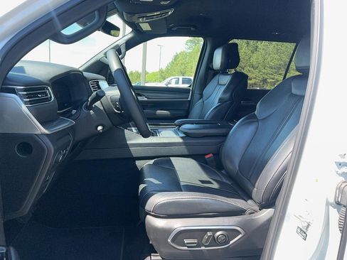 Used 2024 Jeep Wagoneer L Series II w/ Flexible Seating Group AWD/4WD image 10
