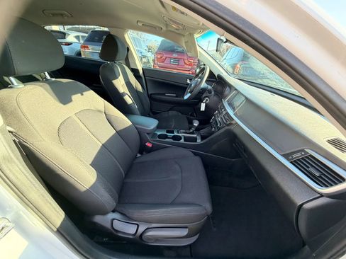Used 2019 Kia Optima LX image 29