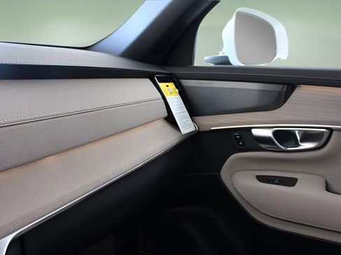 New 2026 Volvo XC90 T8 Plus w/ Protection Package Premier image 20
