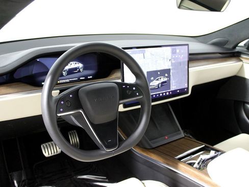 Used 2021 Tesla Model S Plaid image 7