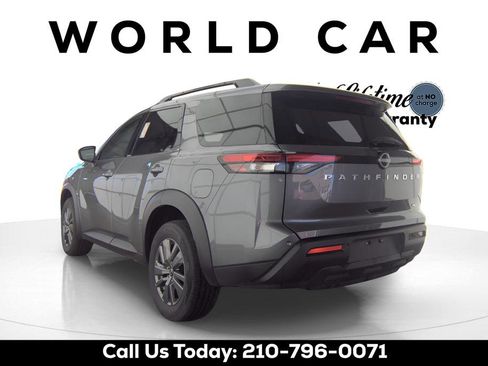 Used 2025 Nissan Pathfinder SV FWD image 3