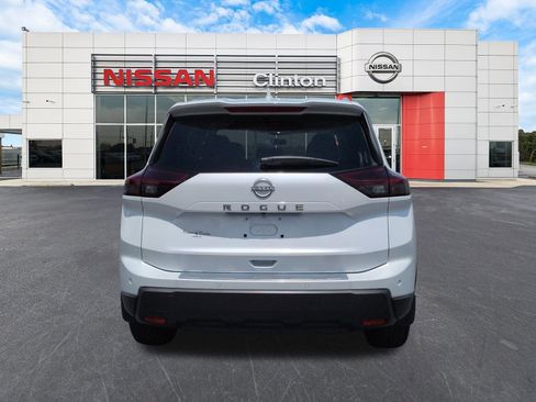 Used 2025 Nissan Rogue SV w/ SV Premium Package FWD image 4