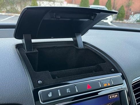 Used 2017 Volkswagen Touareg V6 image 33